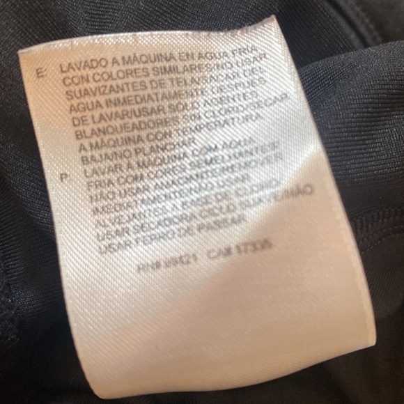 Reebok women’s tank top black w built in bra - Picture 8 of 9